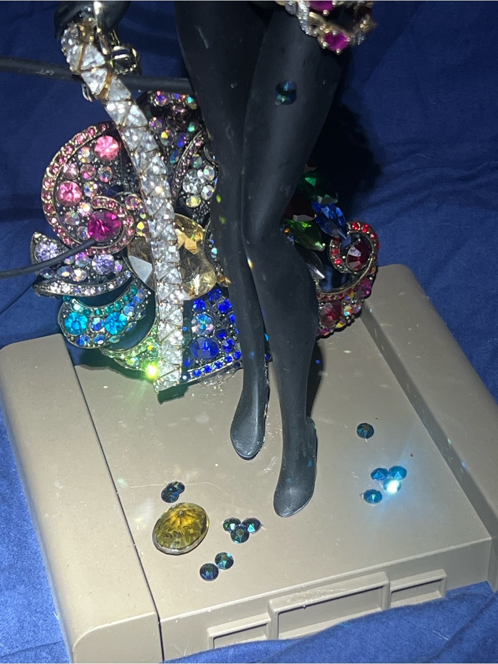 11” Jeweled Catwoman Collectible — Genuine Gemstone Embellishments 💎 - Picture 10 of 14